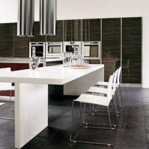 Cucina laccata in legno rosso e nero